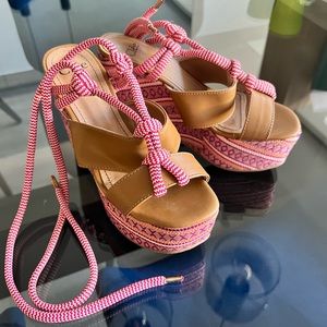 Colorful platform that ties on ankle